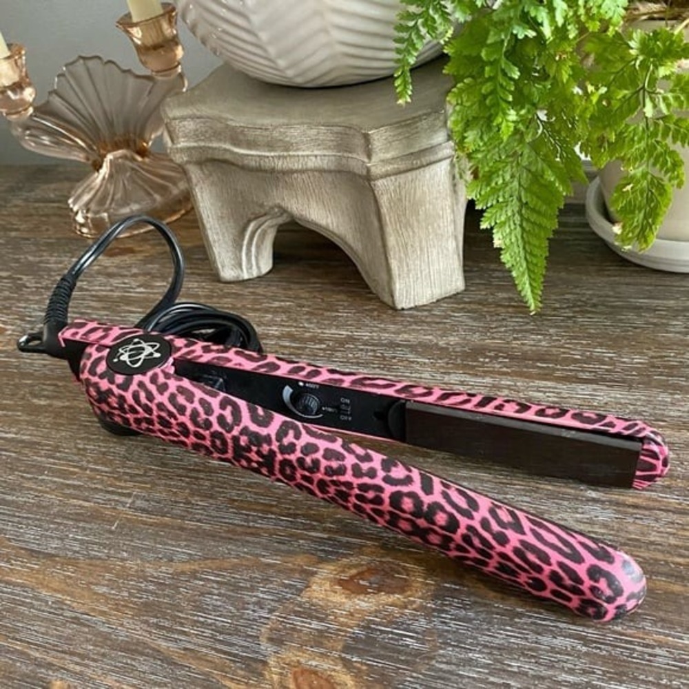 Evalectric Hair Straightener Pink Cheetah Print 1.25" Ceramic‎ Plates